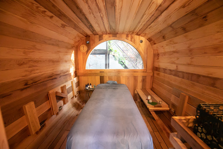 AF1QipMcv-rx6BOj0J5oZgeK3EA4cUJWyhFRjLhtazxV=w800-h500-k-no